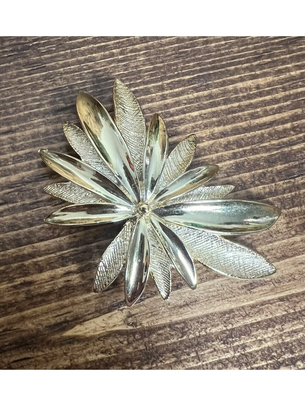Vintage Sarah Coventry Starburst Flower Leaf Gold Tone Brooch --636.23